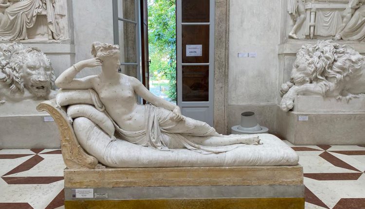 statua canova danneggiata